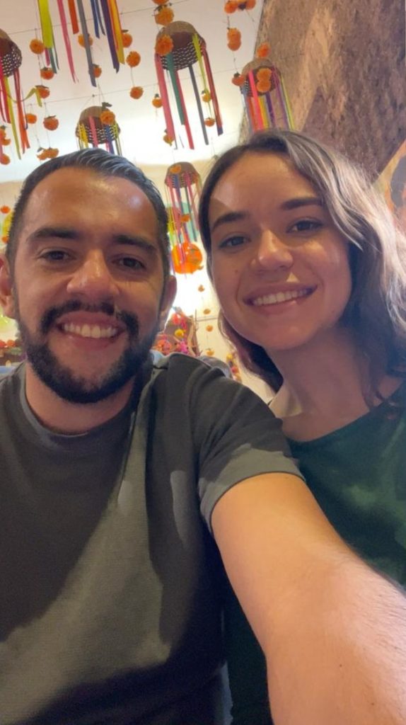 The image is an image of a man and woman smiling. This picture has high contrast, and the blurry retention makes the image...